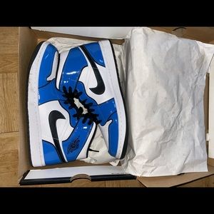 {SOLD} Air Jordan 1 Mid SE ‘signal blue’